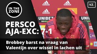 Brobbey valt stil na vraag van Valentijn over wissel en barst in lachen uit