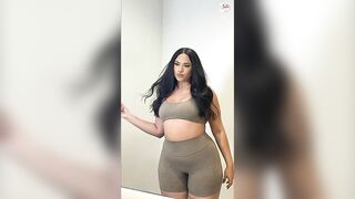 Natalia Lorenzo | Colombian Plus Size Model | Fashion Model | Social media influencer | Biography