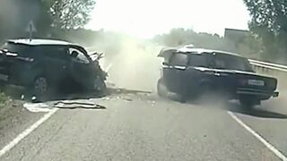 IDIOTS ON THE ROAD / CAR CRASH COMPILATION / CRAZY TRUCK # 8