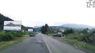 IDIOTS ON THE ROAD / CAR CRASH COMPILATION / CRAZY TRUCK # 8