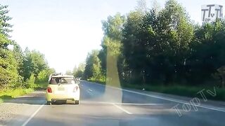 IDIOTS ON THE ROAD / CAR CRASH COMPILATION / CRAZY TRUCK # 8