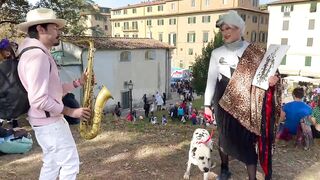 SAX GUY surprises COSPLAYERS with their ANIME SONGS (2 part) Lucca Comics 2022