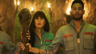 Phone Bhoot Movie REVIEW | Deeksha Sharma