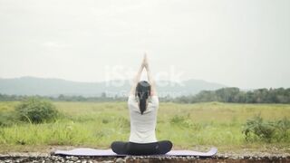 Meditation and relaxing yoga exercise ????‍♀️/ Girl feeling relax her body ????‍♀️/Do support plz#viral