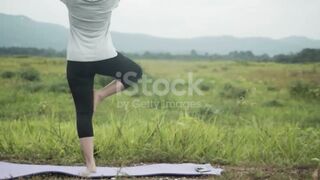 Meditation and relaxing yoga exercise ????‍♀️/ Girl feeling relax her body ????‍♀️/Do support plz#viral