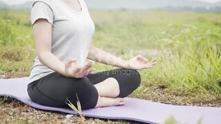 Meditation and relaxing yoga exercise ????‍♀️/ Girl feeling relax her body ????‍♀️/Do support plz#viral