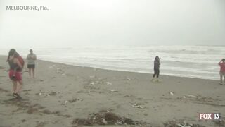 Hurricane Nicole: Weather tourists on Indialantic Beach in Melbourne, Florida