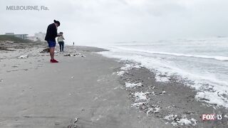 Hurricane Nicole: Weather tourists on Indialantic Beach in Melbourne, Florida