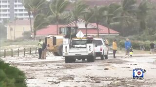 Residents of Vero Beach preparing for impact of Tropical Storm Nicole