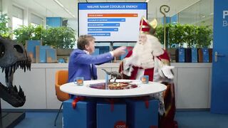 Bespaard van Sinterklaas. Wie zoet is krijgt stekkers.