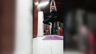 Faccio l'albero e provo una nuova posizione yoga, c'è la farò??? ????????????