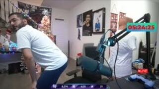 MUTEX TWERK ON STREAM GOES VIRAL