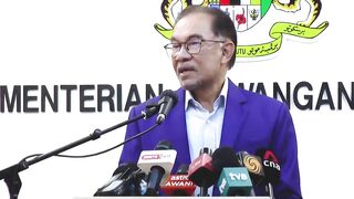 Don't challenge me, Anwar tells Muhyiddin