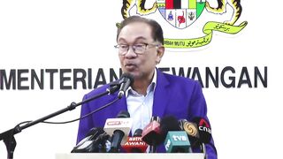 Don't challenge me, Anwar tells Muhyiddin