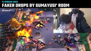 Faker drops by Gumayusi' room ???? | T1 Stream Moments | T1 cute moments