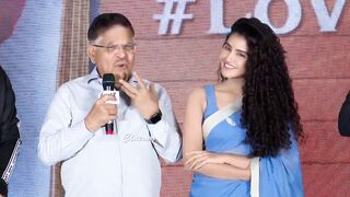 Allu Aravind And Anupama Parameswaran FUNNY Moments At 18 Pages Movie Press Meet | Tupaki