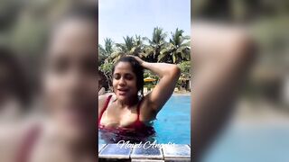 Mallu Actress Neha Iyer Hot Bikini &Cleavage Show Exclusive ????