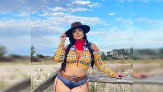 Daisy Chrisitina -Plus Size Curvy Model, Fashion Model, Instagram Star