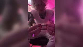 Machine Gun Kelly Instagram live 20.12.2022