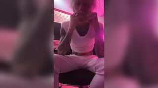 Machine Gun Kelly Instagram live 20.12.2022