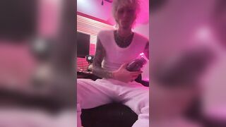 Machine Gun Kelly Instagram live 20.12.2022