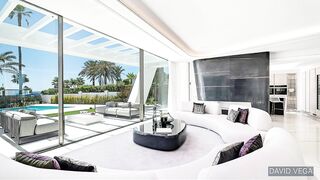 UNIQUE! 100% Ready Brand New FRONTLINE BEACH Villa【11.750.000€】Marbella East