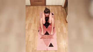 Yoga Hot pose Flexibility | middle splits Contortion | leg stretching