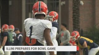 Illinois, Iowa football prepare for bowl games