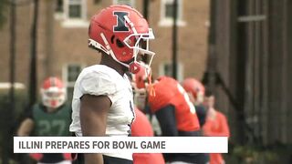 Illinois, Iowa football prepare for bowl games