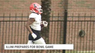 Illinois, Iowa football prepare for bowl games