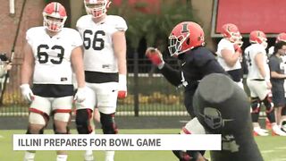 Illinois, Iowa football prepare for bowl games