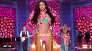 All Kelly Gale Bikini Photos Are Jaw-dropping (Must See)