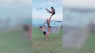 How is this possible ???? (via @acromazing_/TT) #acro #flexible #strength