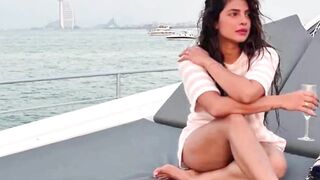 Priyanka Chopra Enjoying Beach Vacation In Dubai सोशल मीडिया पर फोटोज शेयर कर लिखा वीकेंड वाइब्स