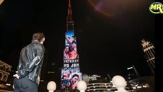 Burj Khalifa Par Chala Pathaan Ka Trailer Shah Rukh Khan Fans Ne Boycott Gang Ki Izzat Utaar Di