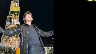 Burj Khalifa Par Chala Pathaan Ka Trailer Shah Rukh Khan Fans Ne Boycott Gang Ki Izzat Utaar Di