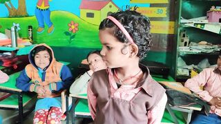 Cute talkative Riya #celebrity #languageskills #fun #basiceducation #sarkarischool #mamtaankit