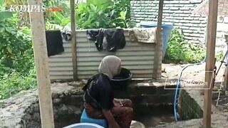 Konten TikTok Nenek Mandi Lumpur Tak Memenuhi Unsur Pidana?