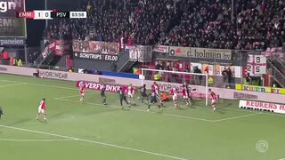 RODE KAART na roekeloze TACKLE ???? | Samenvatting FC Emmen - PSV