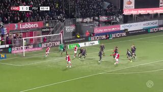 RODE KAART na roekeloze TACKLE ???? | Samenvatting FC Emmen - PSV