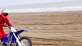 Riding Dirtbikes on the BEACH | 2 stroke VS 4 stroke | Super DEEP | YZ250 YZF450