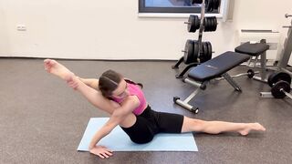 Flexible warm-up in the training room - Leg Strength and Contortion #yoga #stretching