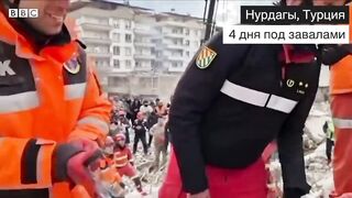 Выжившие под завалами: как в Турции и Сирии достают из-под обломков после землетрясения детей