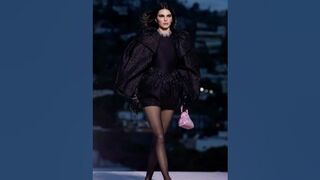 kendall jenner runway at the versace fall winter 2023 models fashion week show ???? #shorts