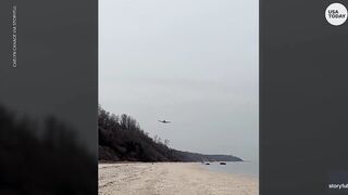 Pilot makes emergency landing along Long Island beach | USA TODAY