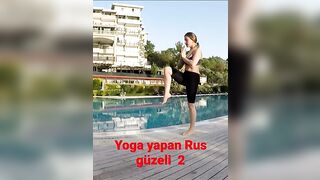 Yoga yapan Rus güzeli 2