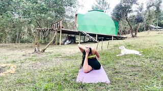 Stretching my body outside in nature | Relaxing Yoga & Stretch #flexibility #stretch #lifestyle