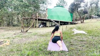 Stretching my body outside in nature | Relaxing Yoga & Stretch #flexibility #stretch #lifestyle