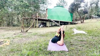 Stretching my body outside in nature | Relaxing Yoga & Stretch #flexibility #stretch #lifestyle