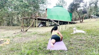 Stretching my body outside in nature | Relaxing Yoga & Stretch #flexibility #stretch #lifestyle